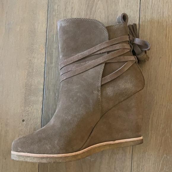 Like new!  Splendid Suede Booties- Size 9 - Picture 11 of 13